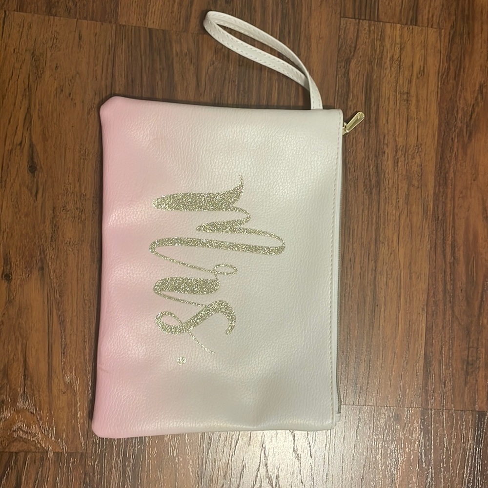 Wristlet Mrs. Clutch. Ombré white to light pink. With gold glitter letters.